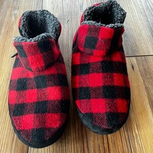 Woolrich Womens size 7 red black buffalo plaid slippers moccasins